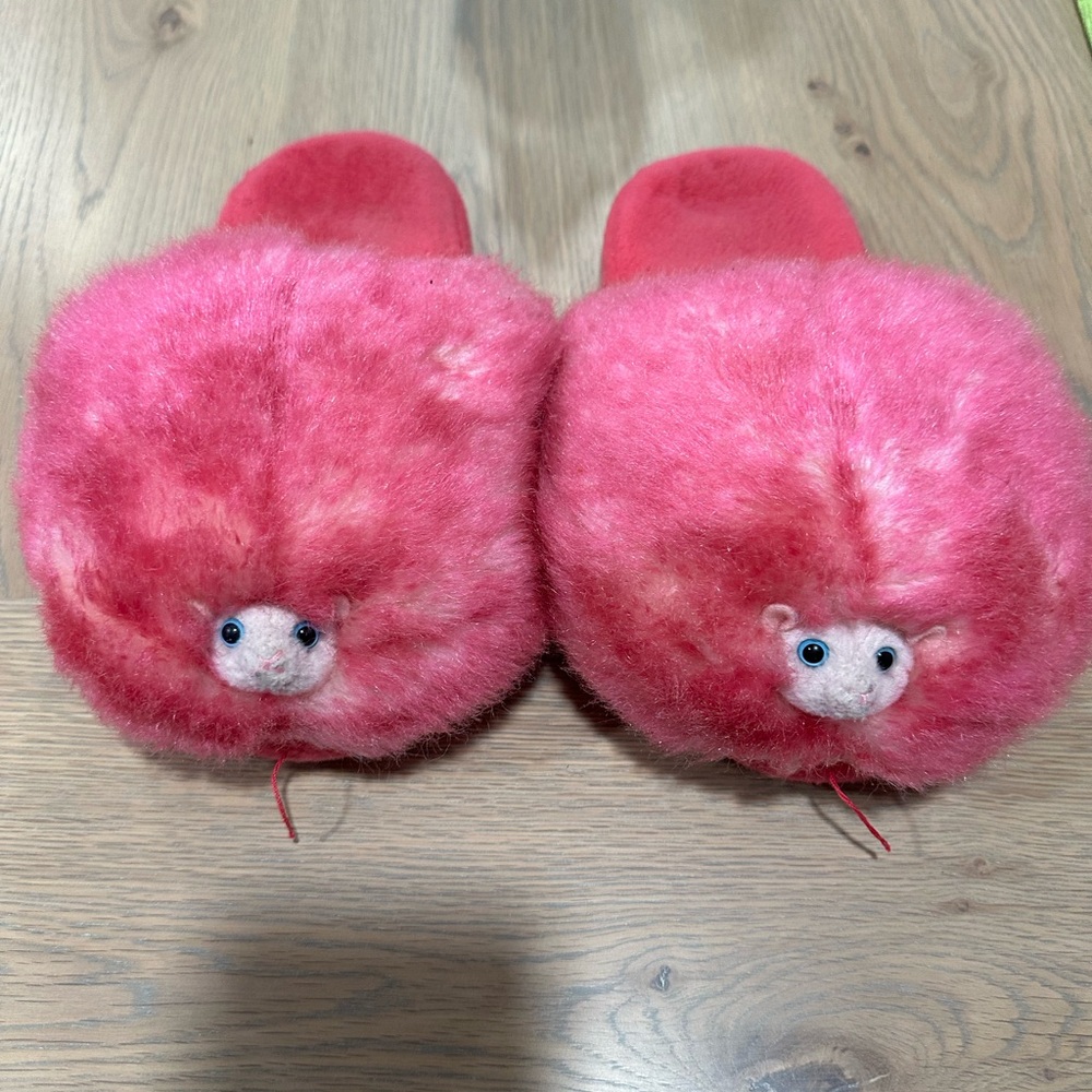 Fuzzy Pink piggmy puff Slippers
